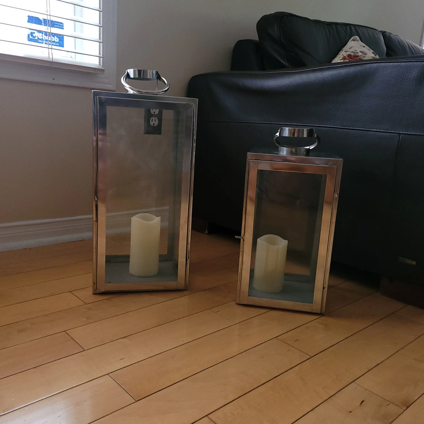 2 indoor& outdoor metal  lantern, small $15, big $20 - photo 2