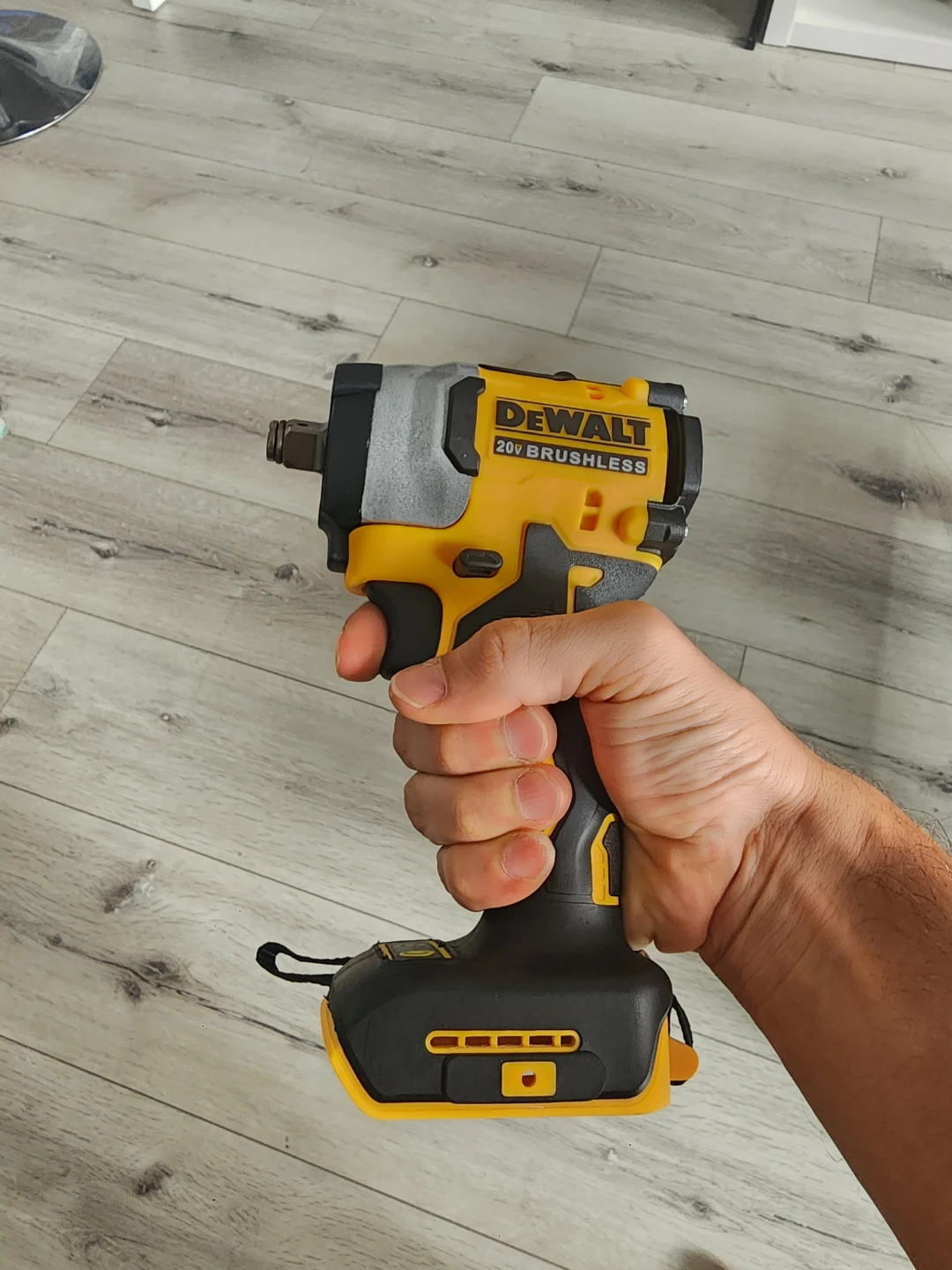 DEWALT 20V Brushless Impact Wrench - photo 2