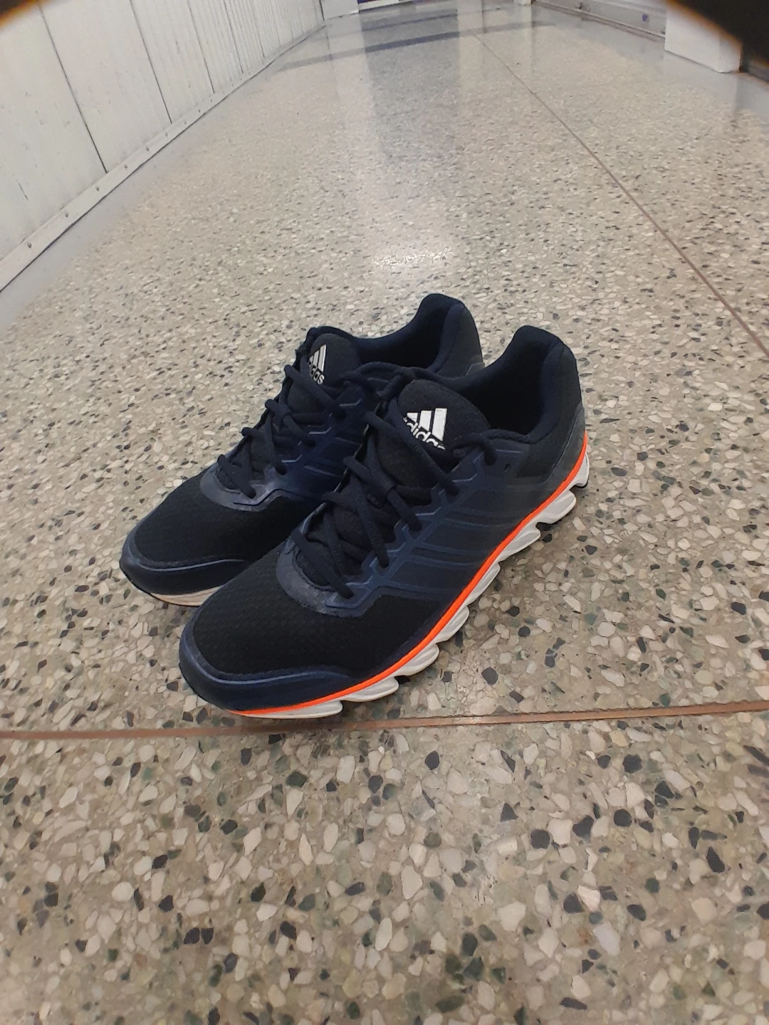 Adidas running shoes Men's Size 10 - photo 5