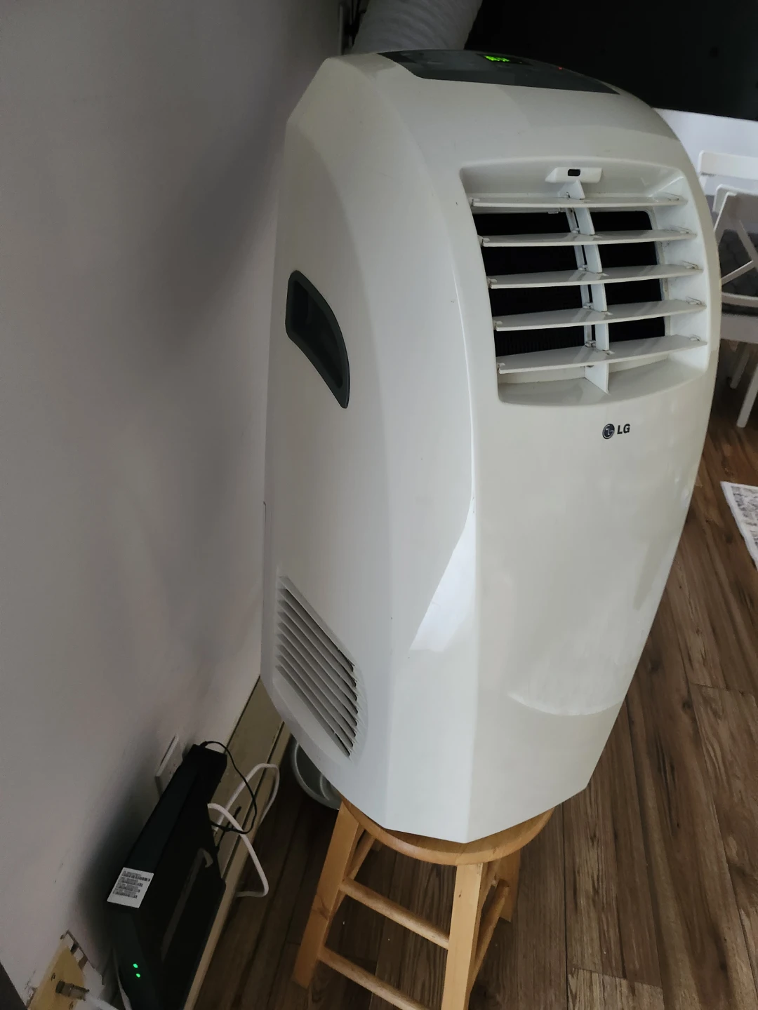 LG Portable Air Conditioner with Exhaust Hose - photo 2
