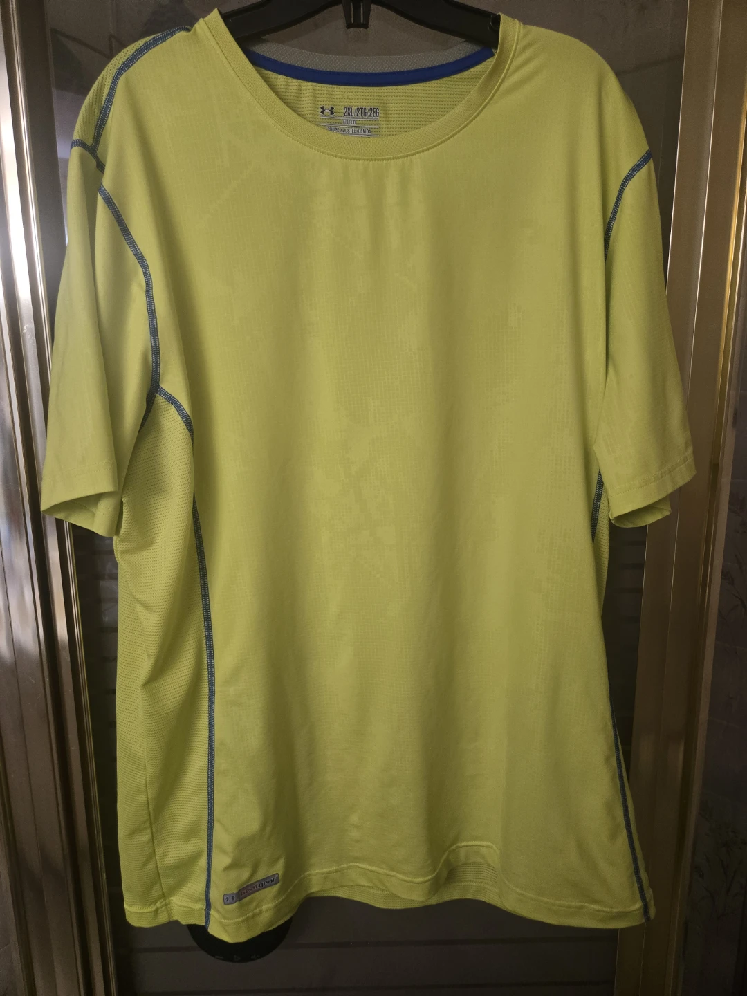 Men's 2XL Under Armour Fitted t-shirt. HeatGear. EUC