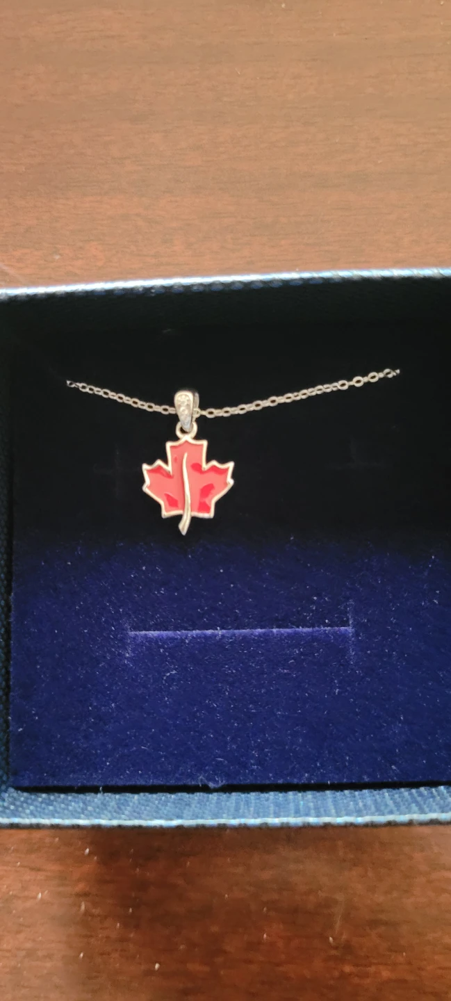 Vivante sterling Maple Leaf