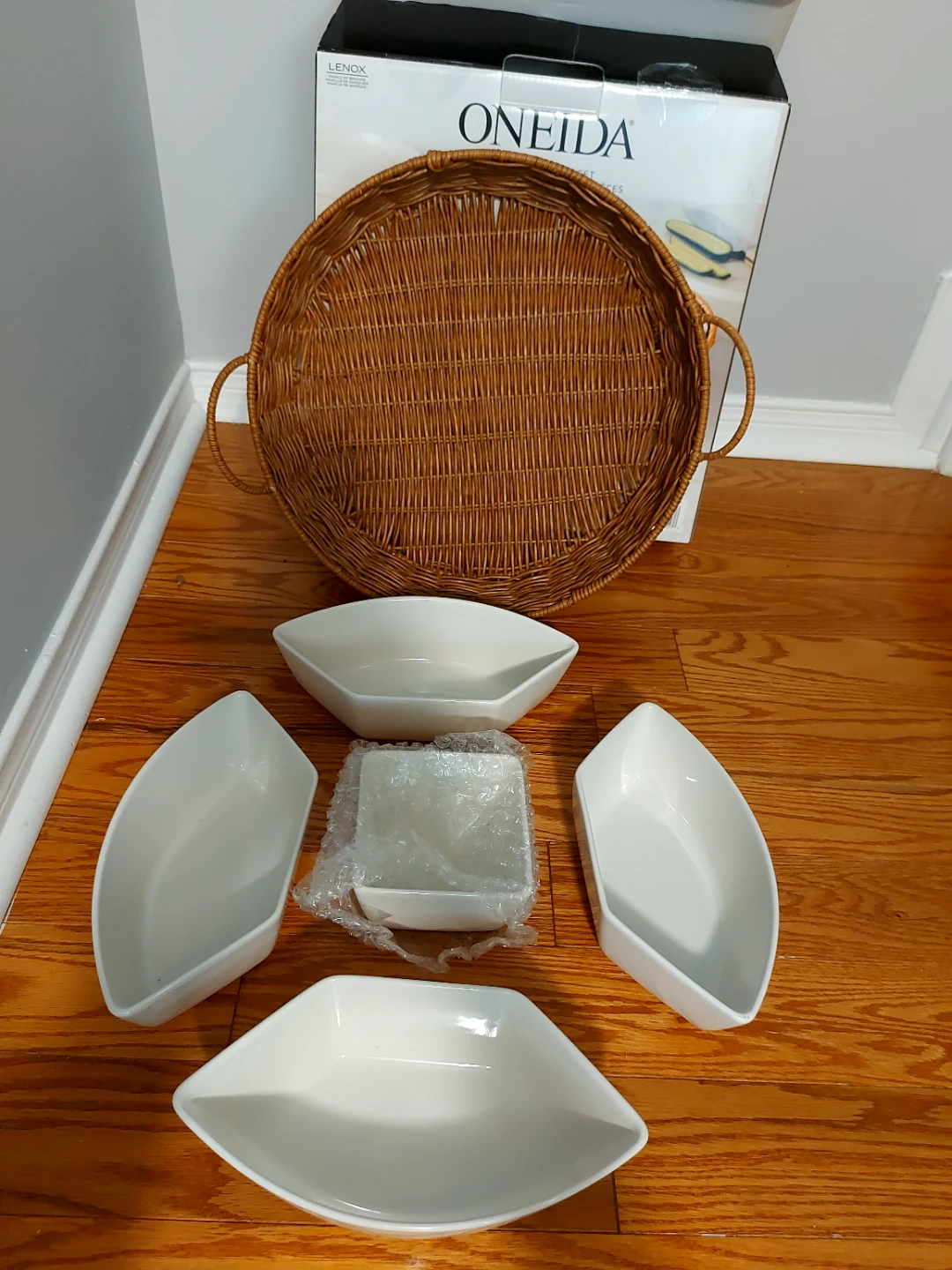 Oneida 6-Piece Serving Set with Wicker Tray - photo 5