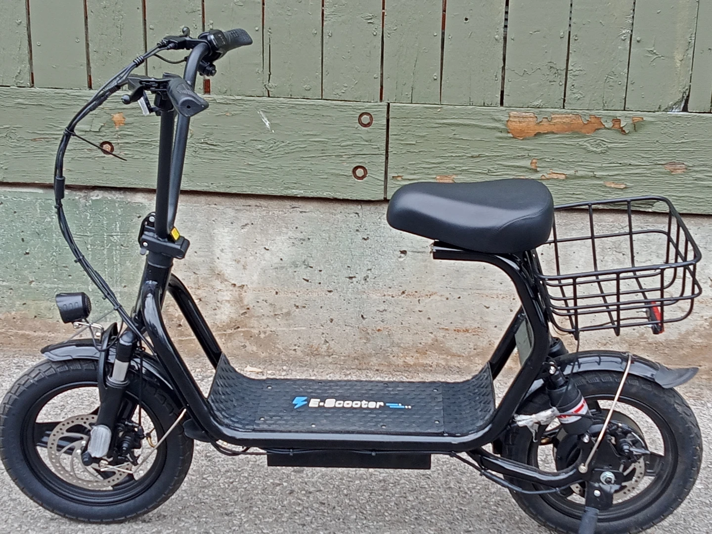 MINT CONDITION Electric Commuter Scooter with Seat & basket - photo 2