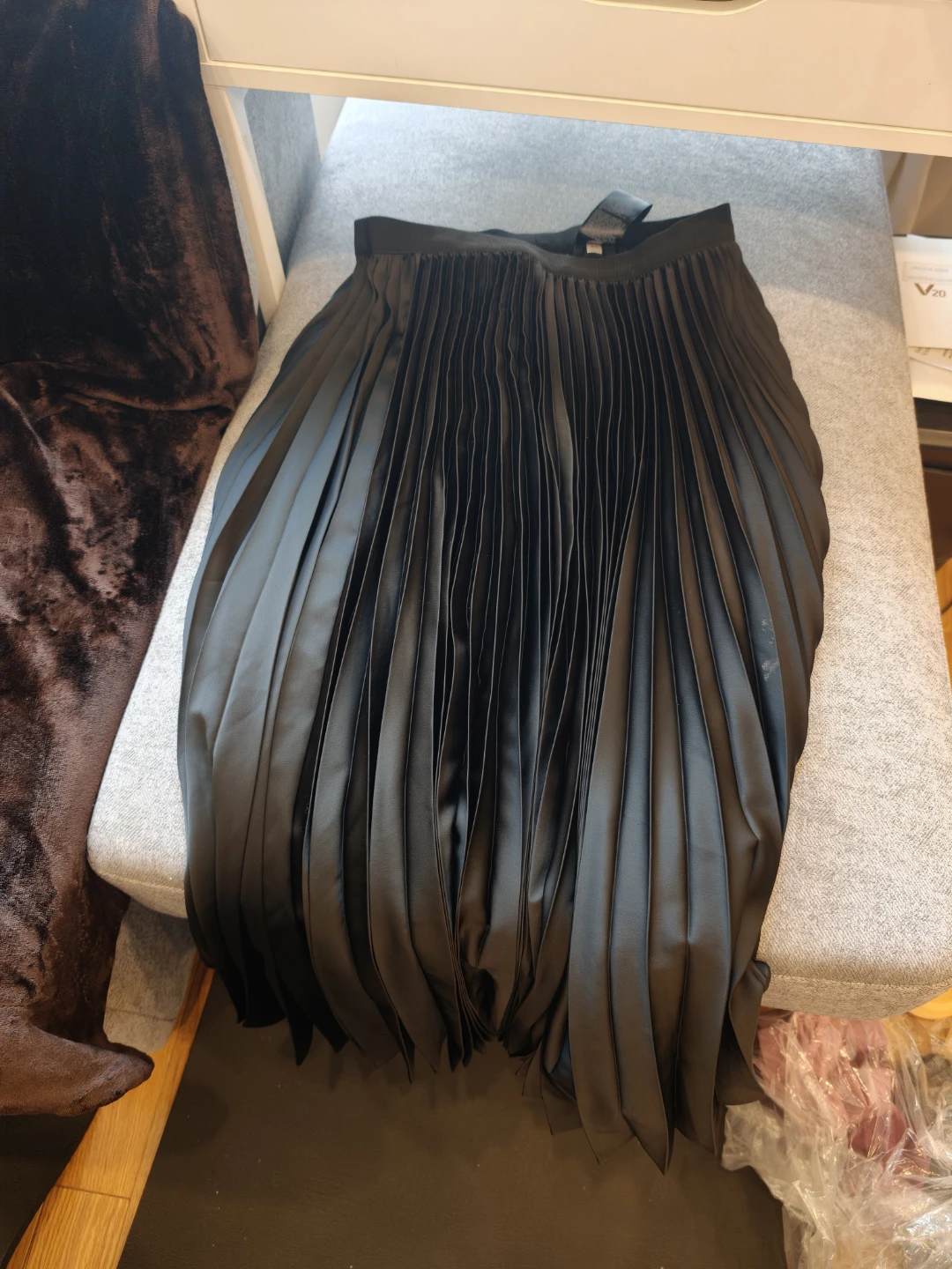 Uniqlo Pleated Midi Skirt - Black - Size M