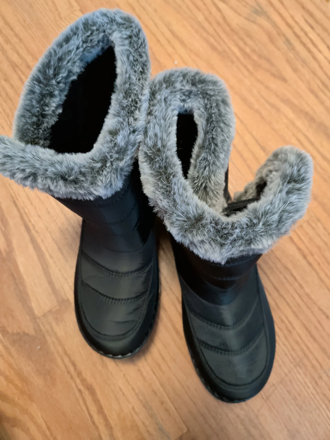 Black Winter Boots with Faux Fur Trim