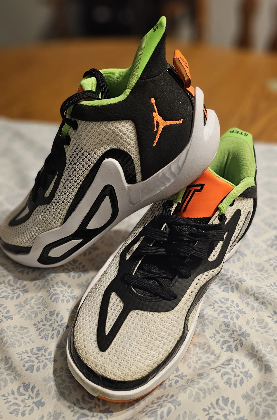 Jordan Big Kids Shoes .size #4Y