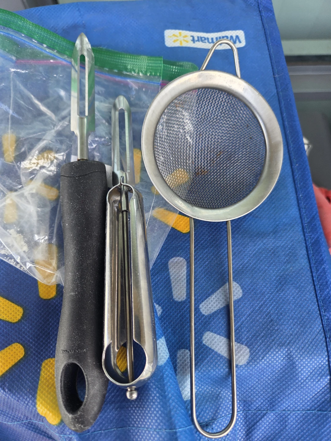 Kitchen Gadget Set: Peelers and Strainer - photo 5