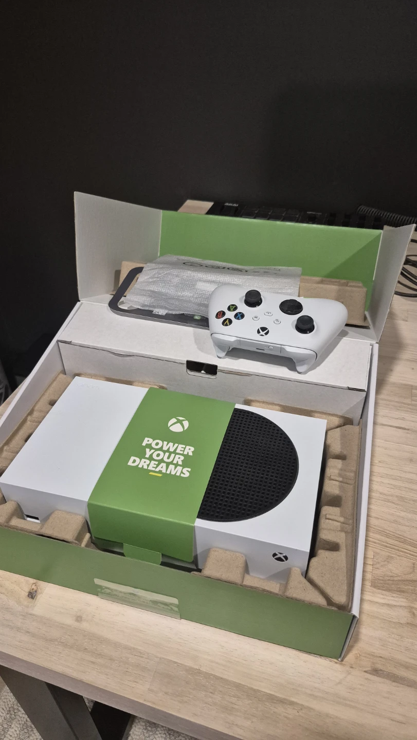 NEW Xbox Series S + Controller