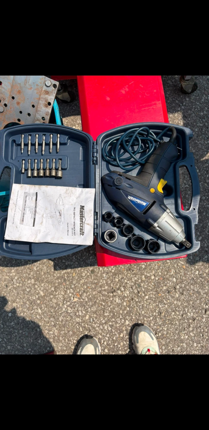 Mastercraft 3/8" Impact Wrench Kit with Sockets