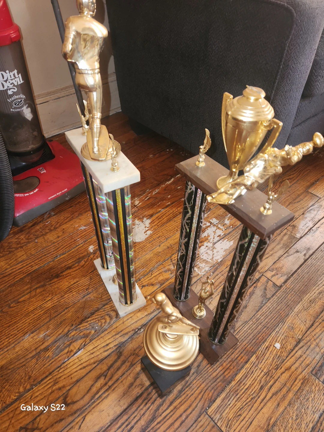 Lot of 9 Gold Trophies - photo 2
