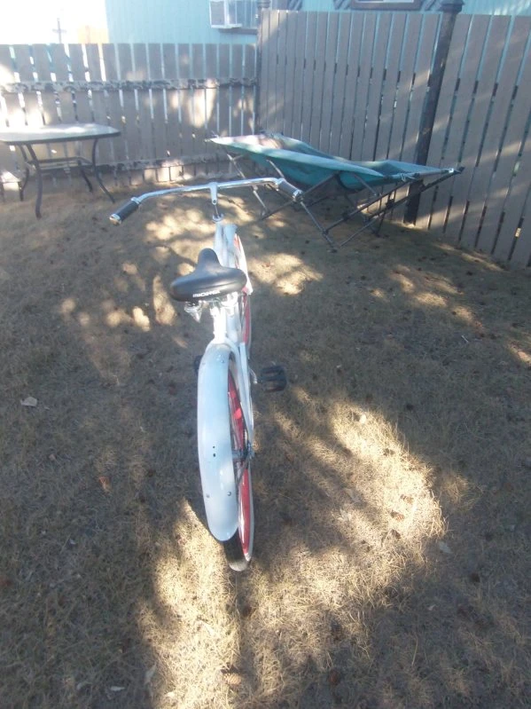 Splash Cruiser Bike - White & Red Accents - photo 5