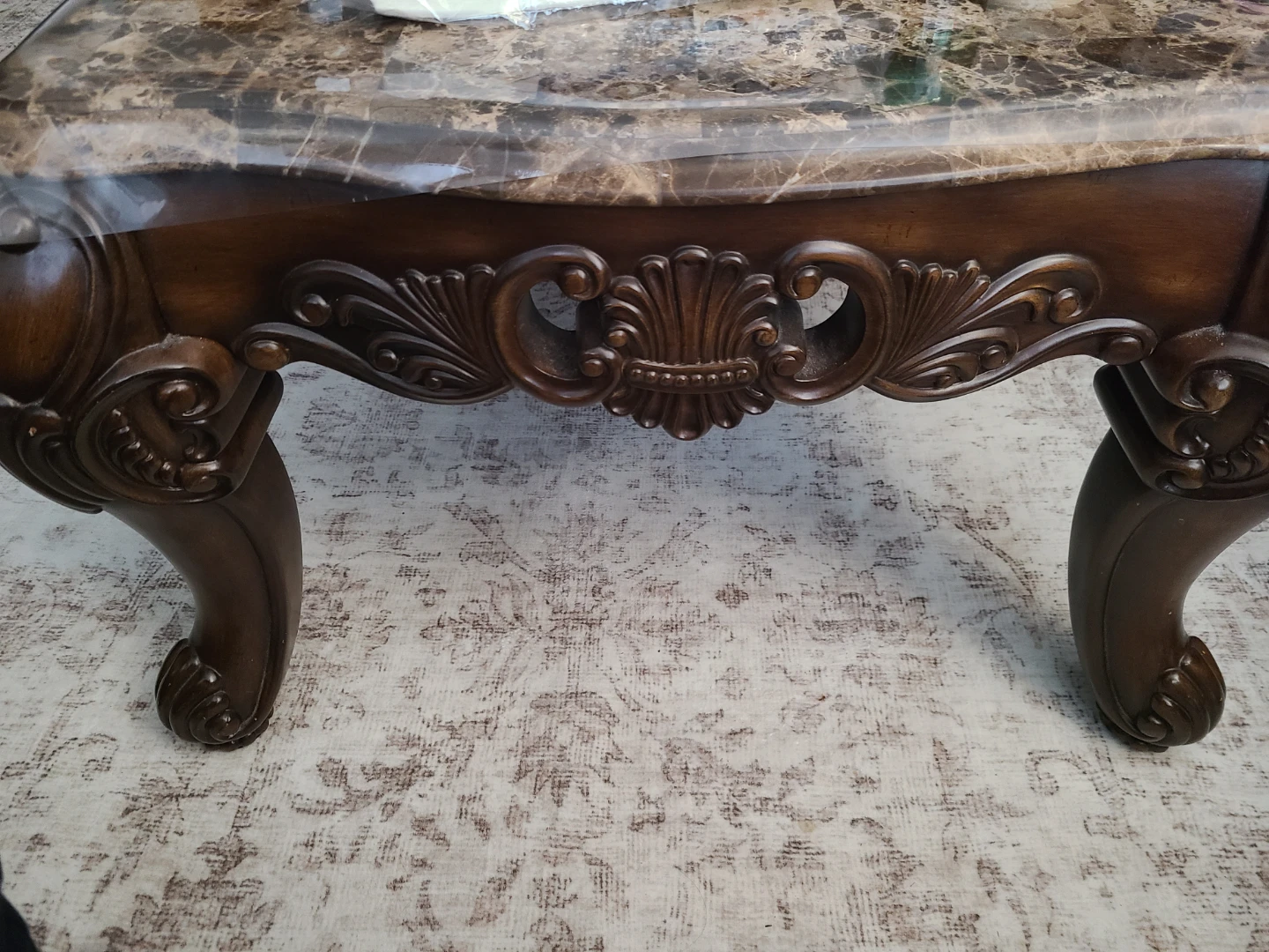 Coffe table with marbletop: living room furniture like new - photo 4