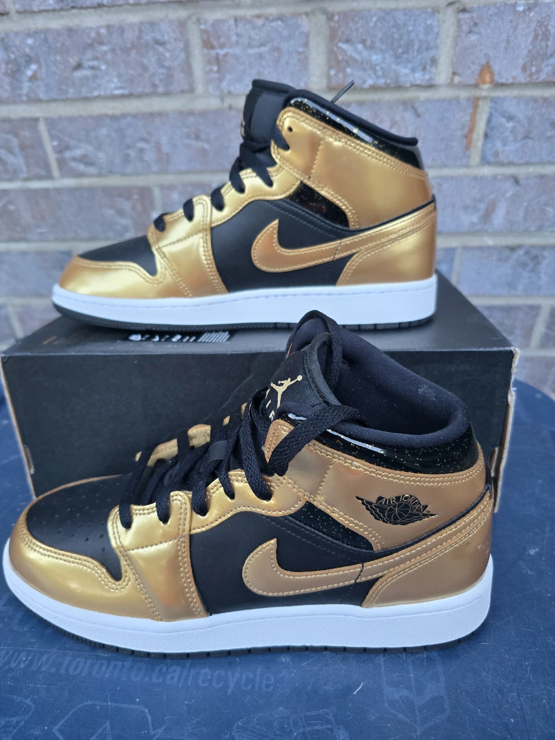 Nike Air Jordan 1 Mid GS Size 7 Youth Black/Gold NEW - photo 2