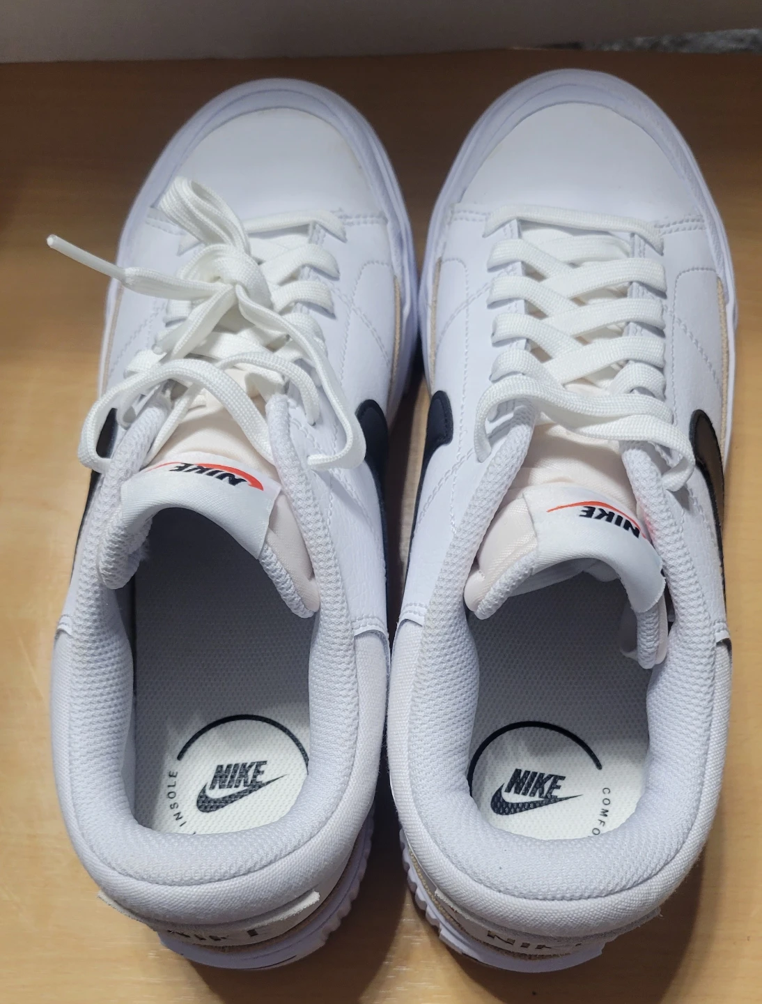 Nike Women's Shoes White Black Size 9 - photo 3