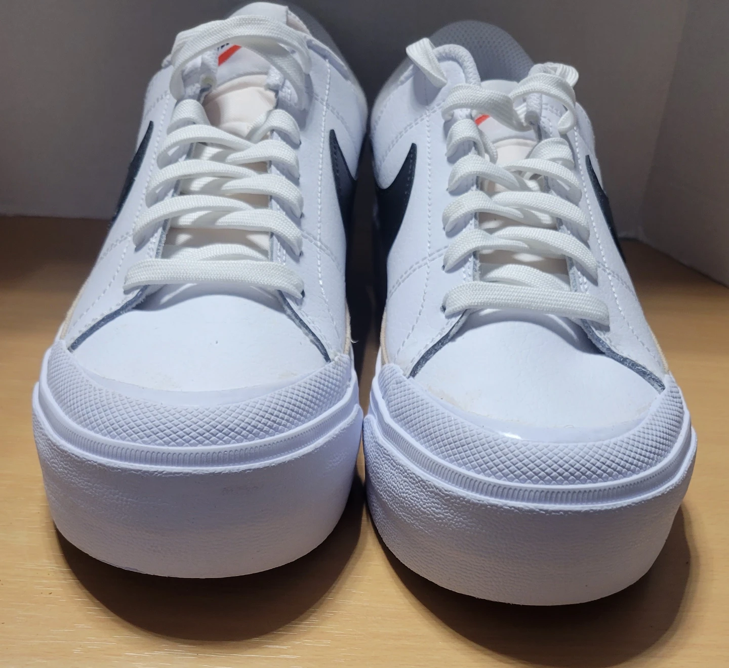 Nike Women's Shoes White Black Size 9 - photo 4