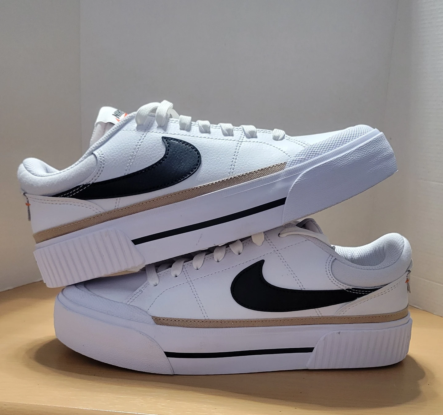 Nike Women's Shoes White Black Size 9 - photo 5