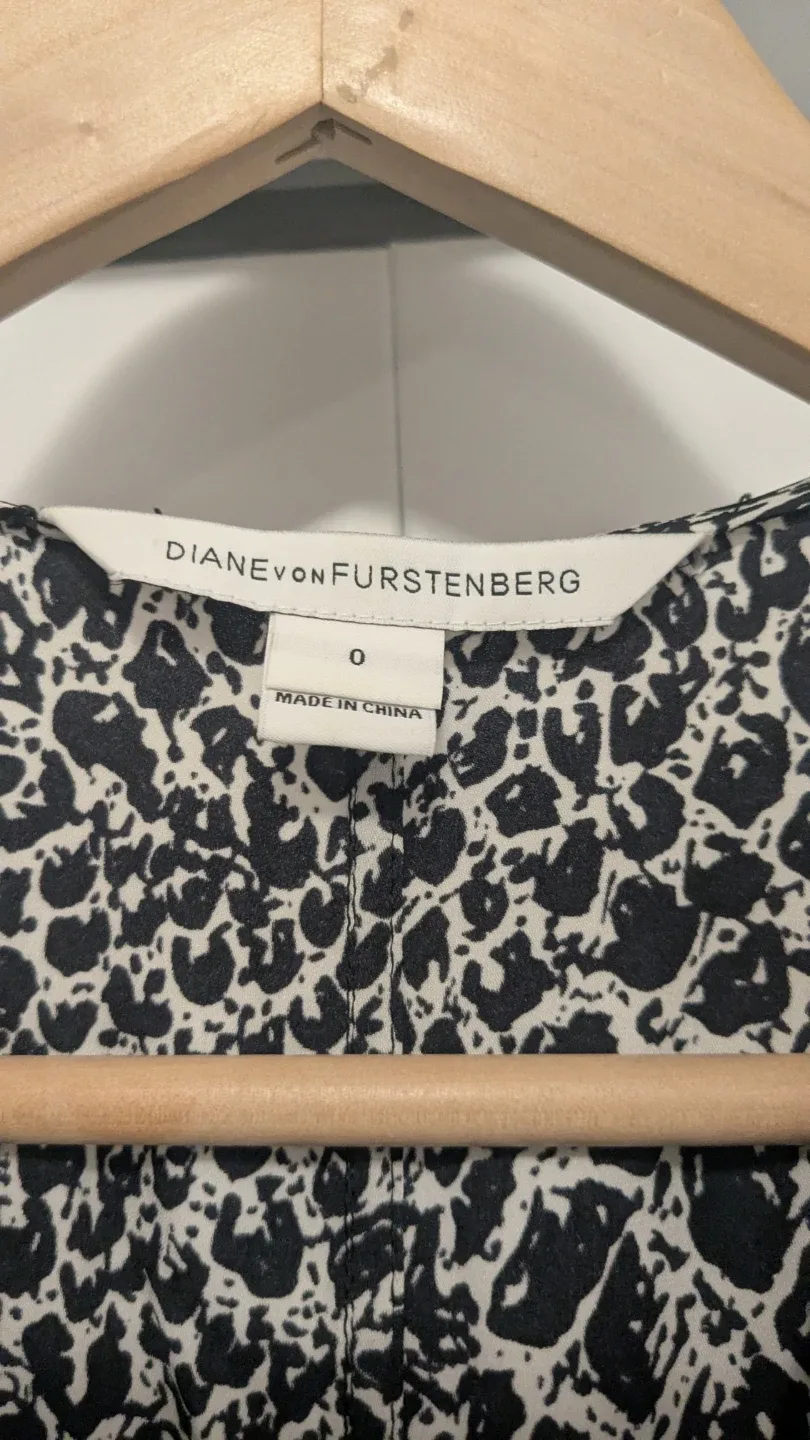 Diane von Furstenberg Sleeveless Black & White Print Jumpsuit - photo 3