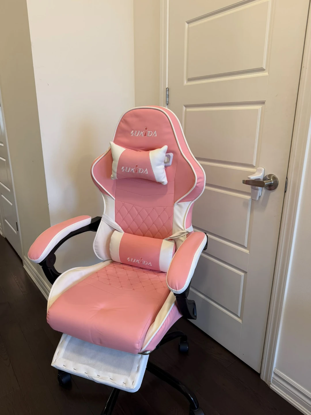 SUKDA Pink Gaming Chair with Footrest