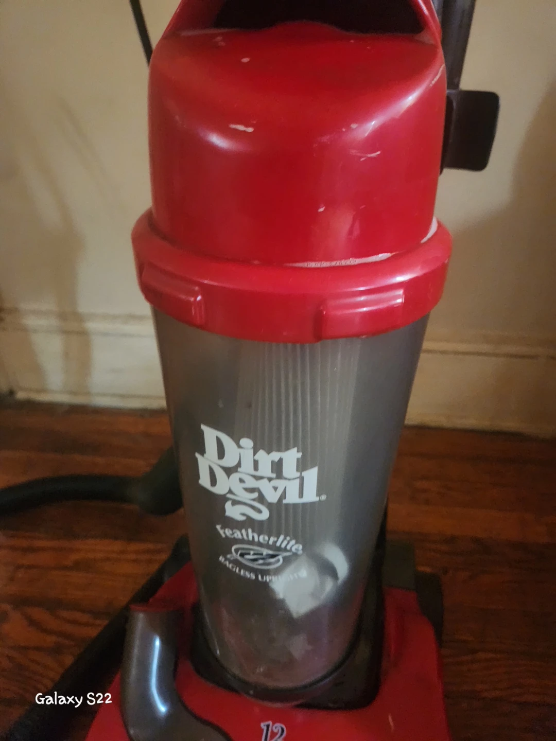 Dirt Devil Featherlite Bagless Upright Vacuum