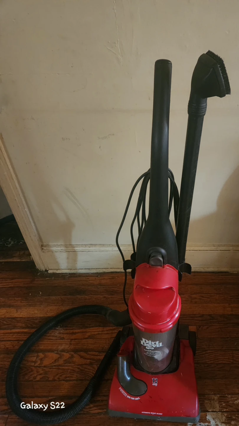 Dirt Devil Featherlite Bagless Upright Vacuum - photo 3