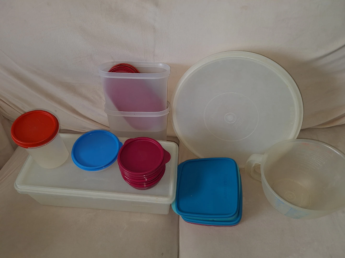 Assorted Tupperware