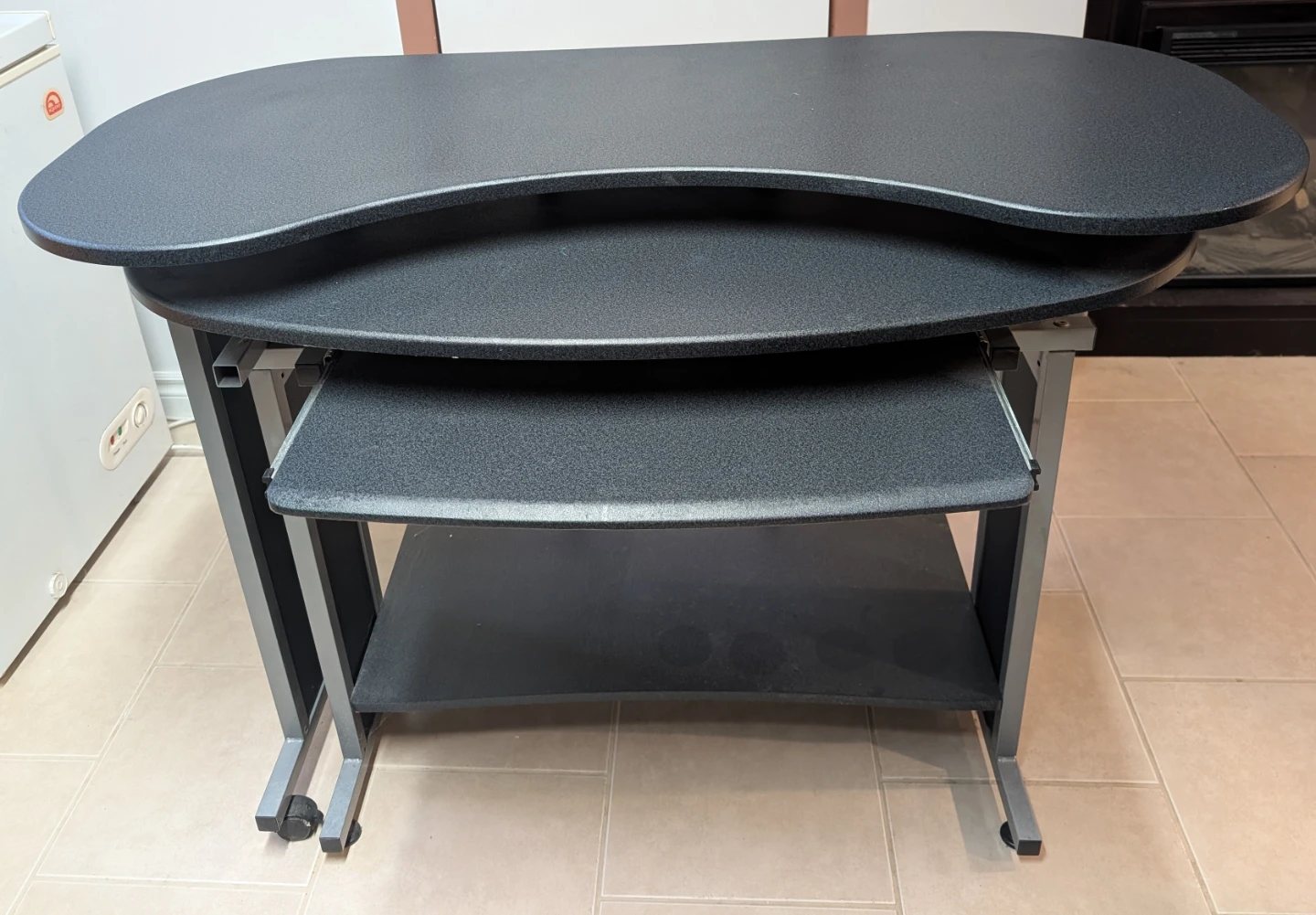 Office desk and chair - photo 2