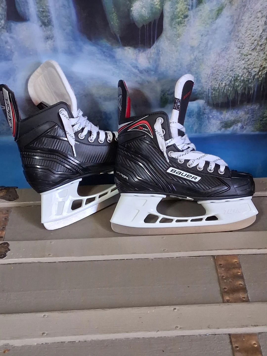 New Bauer Vapor Hockey Skates Size 4R