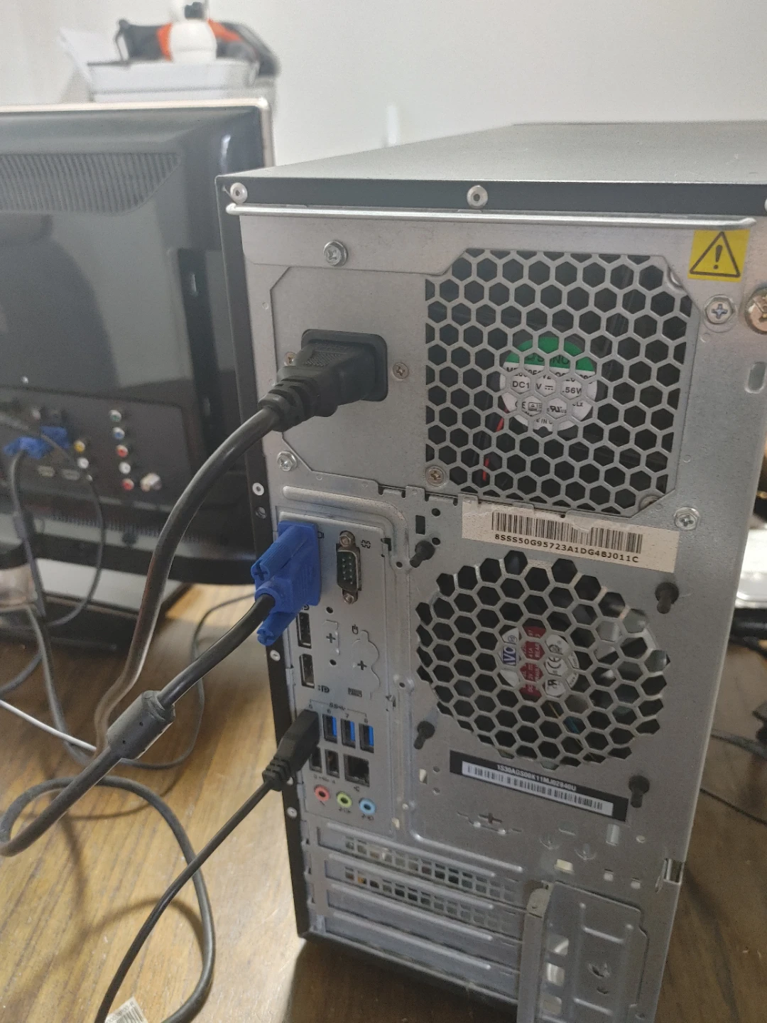 Lenovo ThinkStation P300 Desktop Computer - photo 3