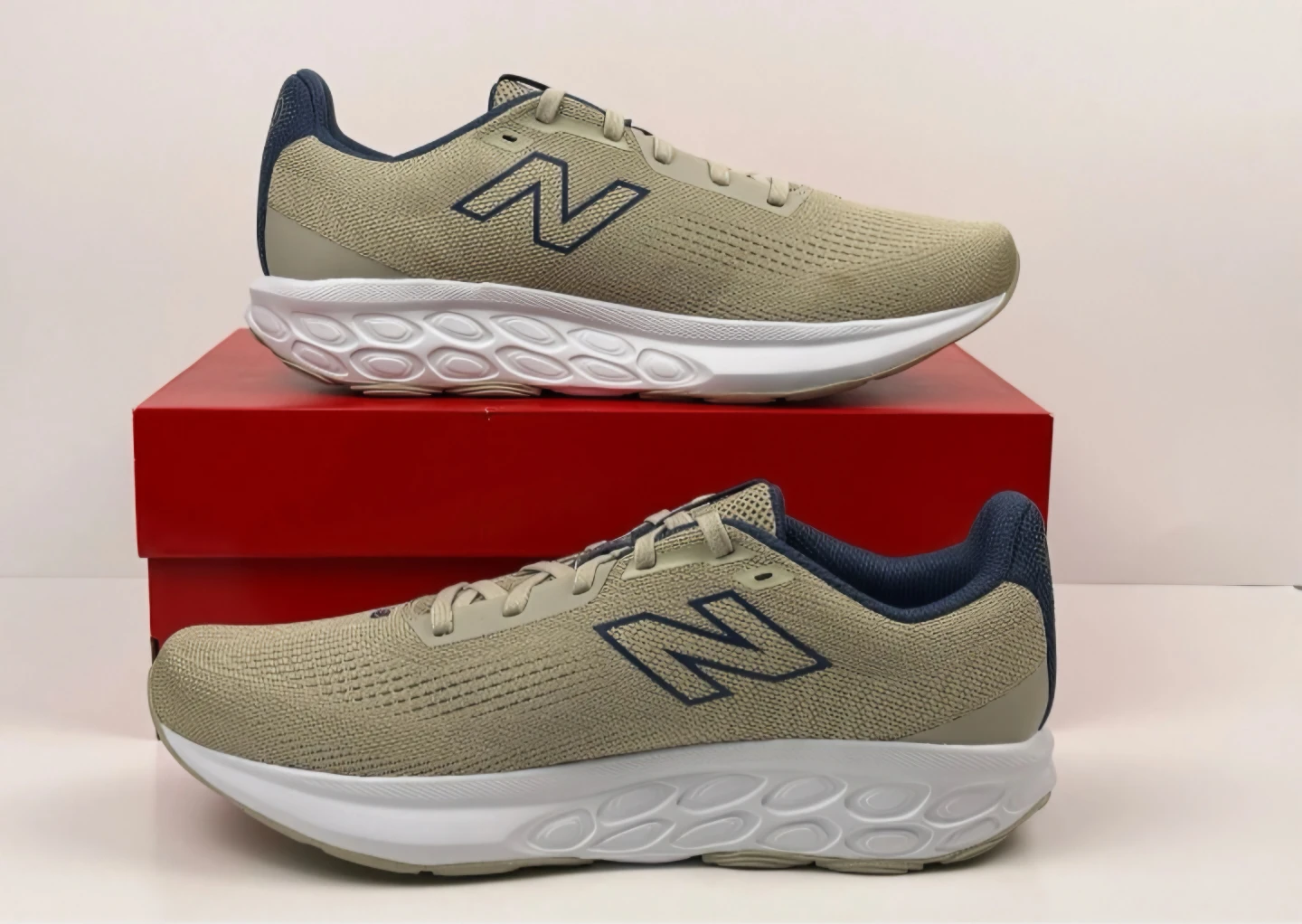 New Balance 520 v9 Men Size 10 (2E) Wide - photo 2