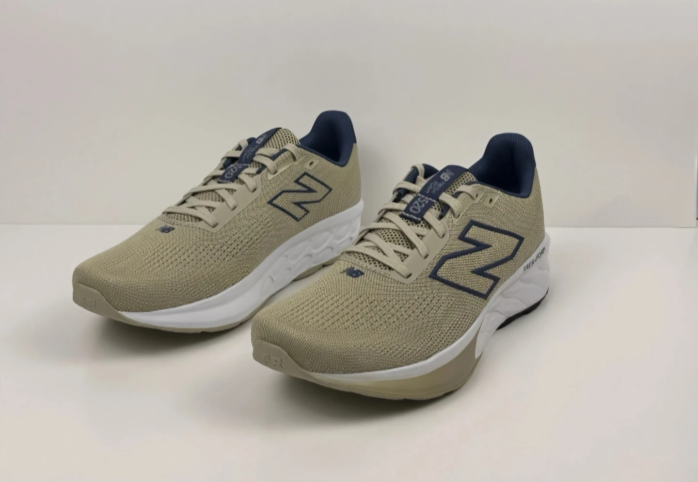 New Balance 520 v9 Men Size 10 (2E) Wide - photo 5