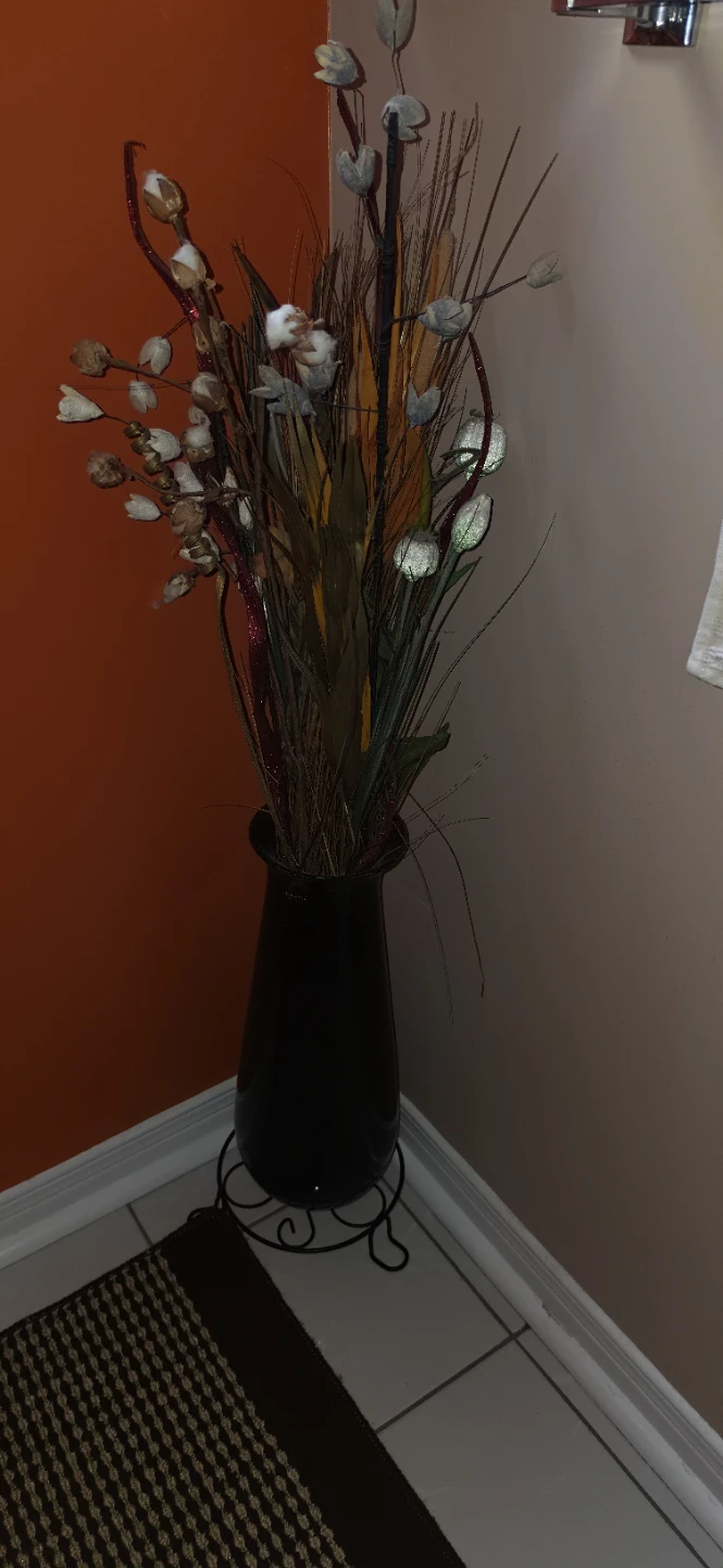 Decorative Dried Flower Arrangement with Black Vase