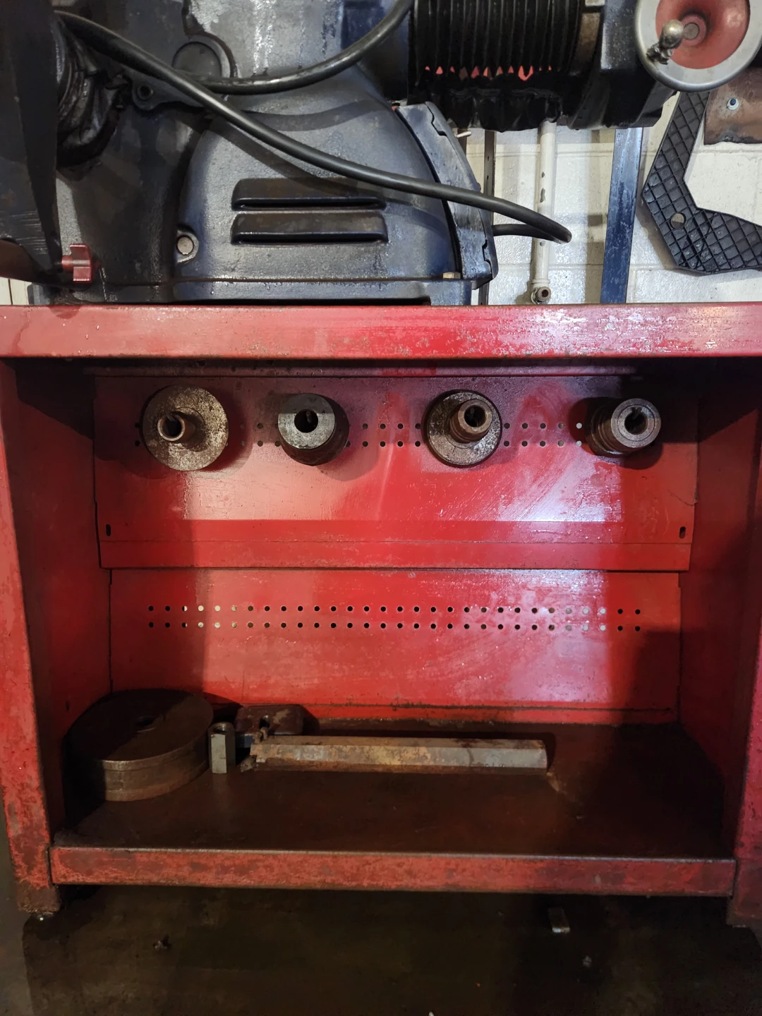 AMMMCO No. 6950 Twin Facing Lathe - photo 2