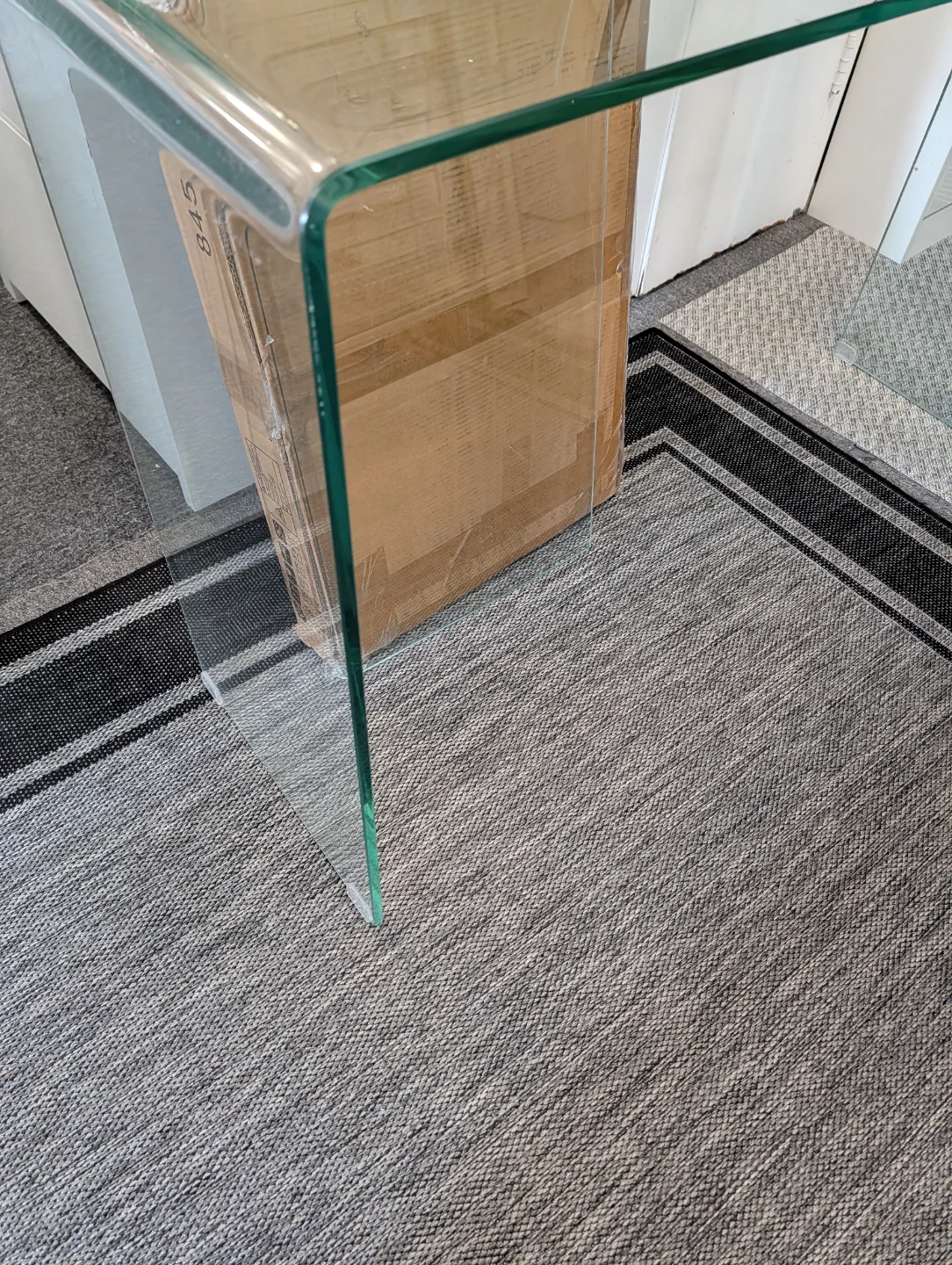 Curved Glass Console Table - photo 2