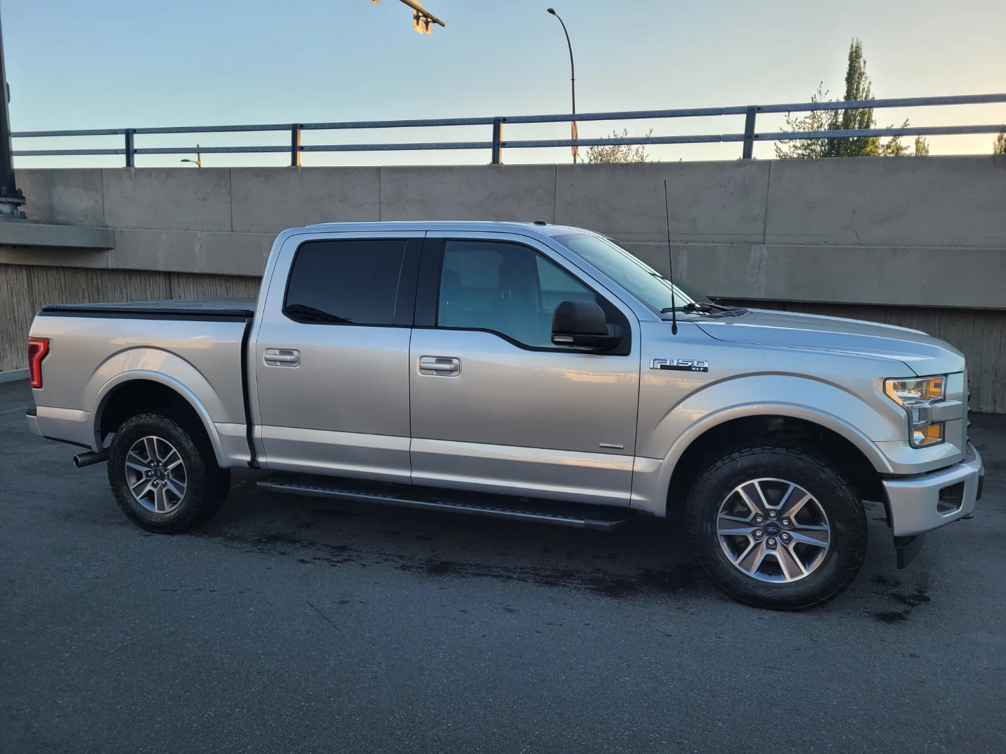 2017 Ford F-150 XLT SuperCrew - photo 4