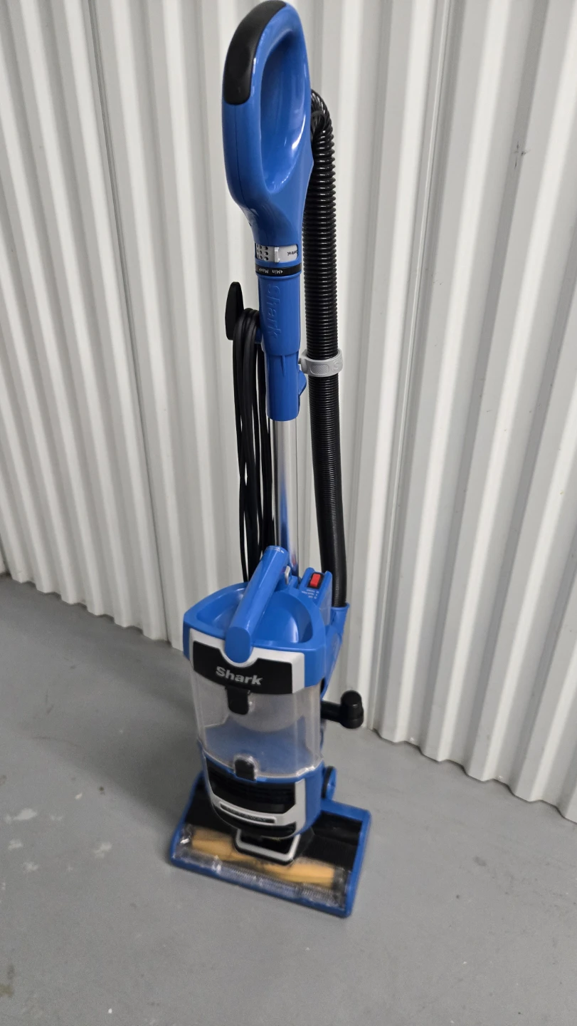 Shark Navigator Lift-Away Vacuum Cleaner
