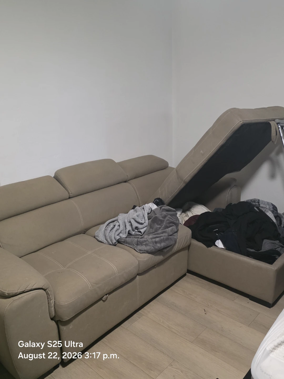 Couch - photo 5