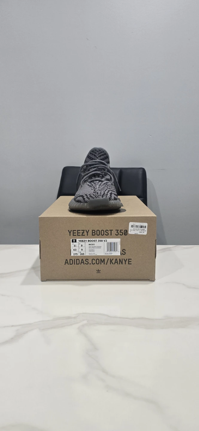 Adidas Yeezy 350 V2 Beluga 2.0 size 9.5 - photo 4