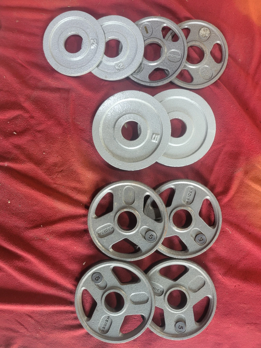 OLYMPIC 2" HOLE.  PLATES 40LBs. TOTAL. 6-5s. 4-2.5s