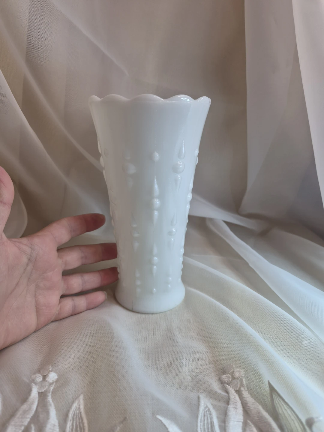 Beautiful Vintage Anchor Hocking White Milk Glass Vase - photo 5