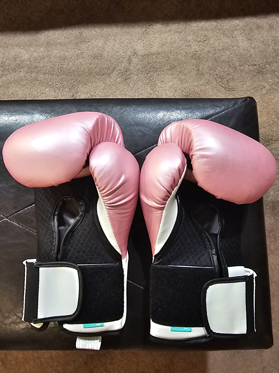 LIKE NEW - Everlast Elite Pink Boxing Gloves - photo 2