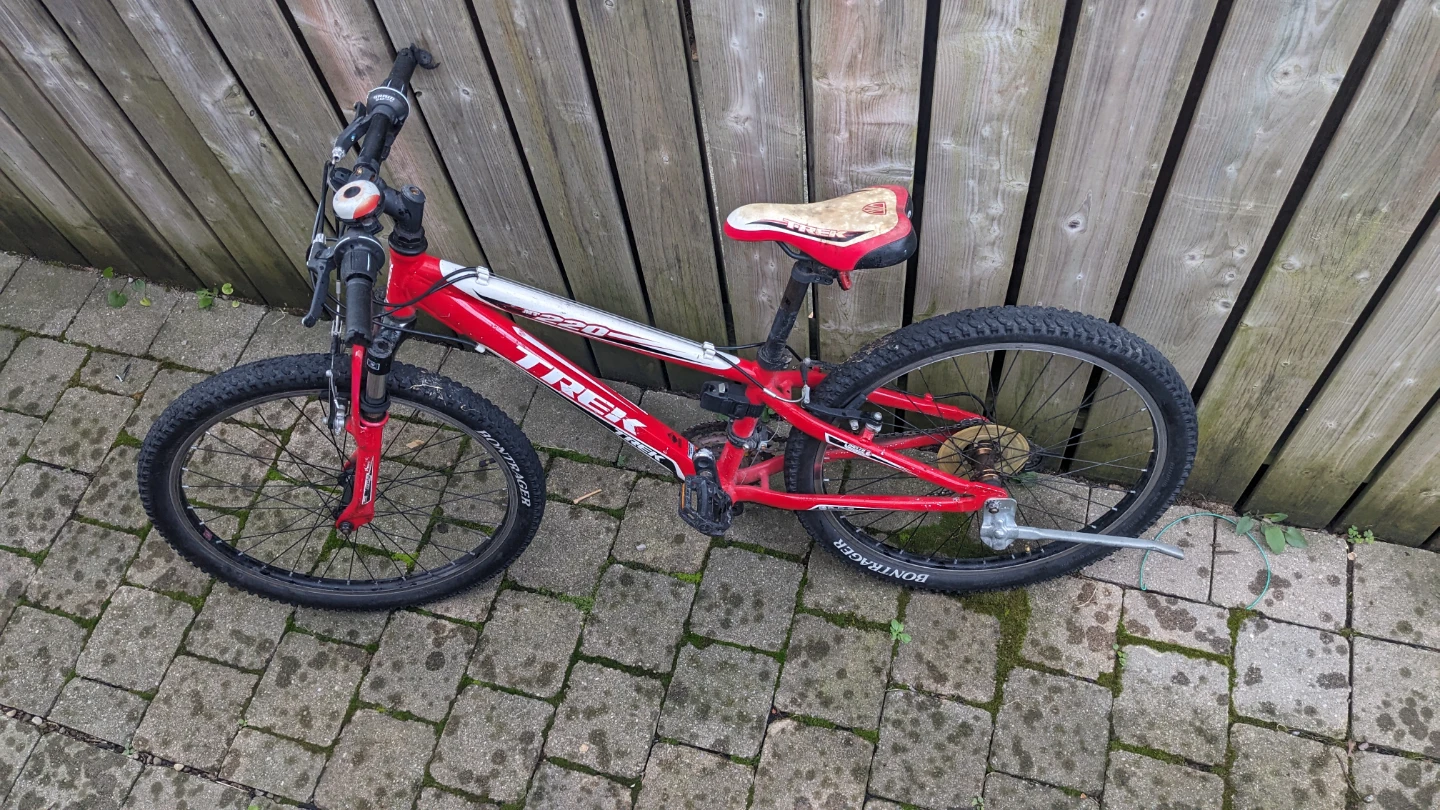 Trek 220 Kids Mountain Bike