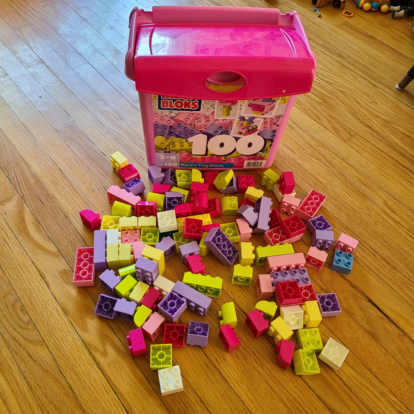 Mega Bloks 100 Piece Build 'n Play Bucket