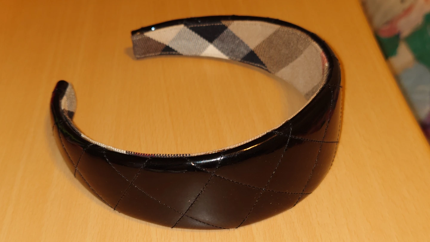 Authentic Burberry Black Quilted Patent Headband - photo 2