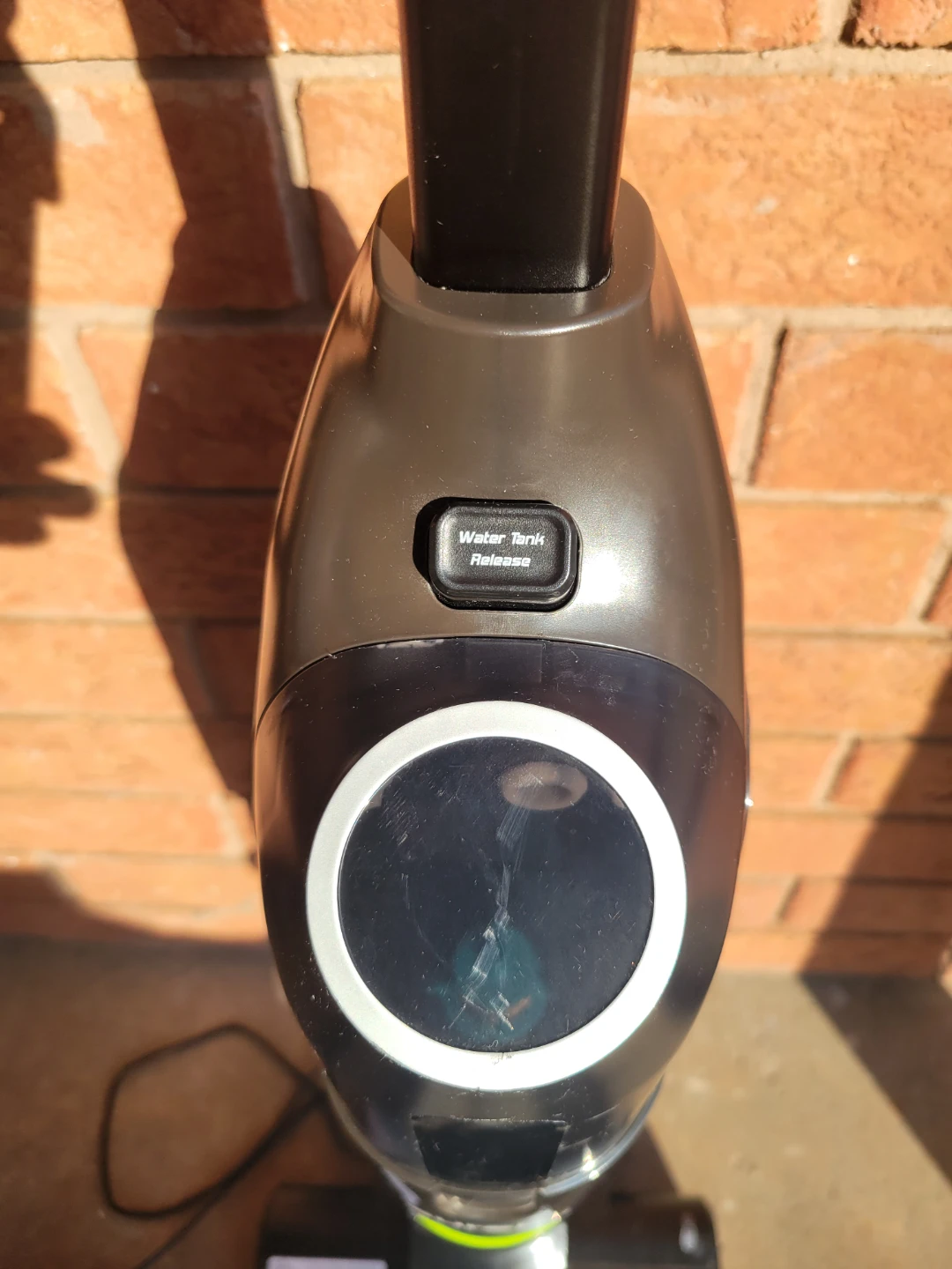 Eureka Cordless Vacuum Cleaner - photo 2