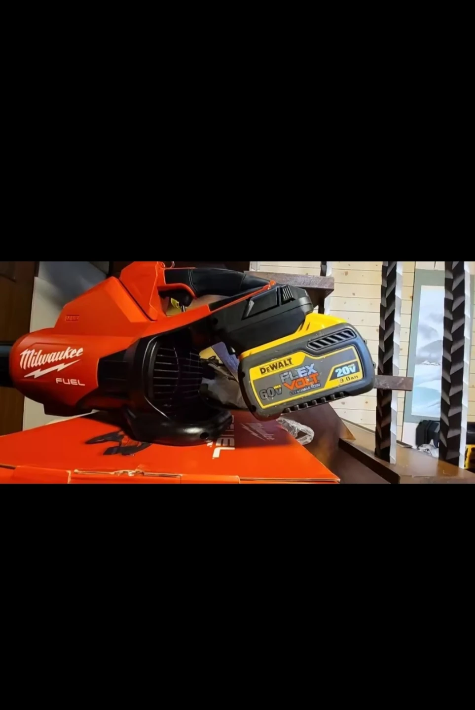 Adapter for milwaukee tools to dewalt bateries