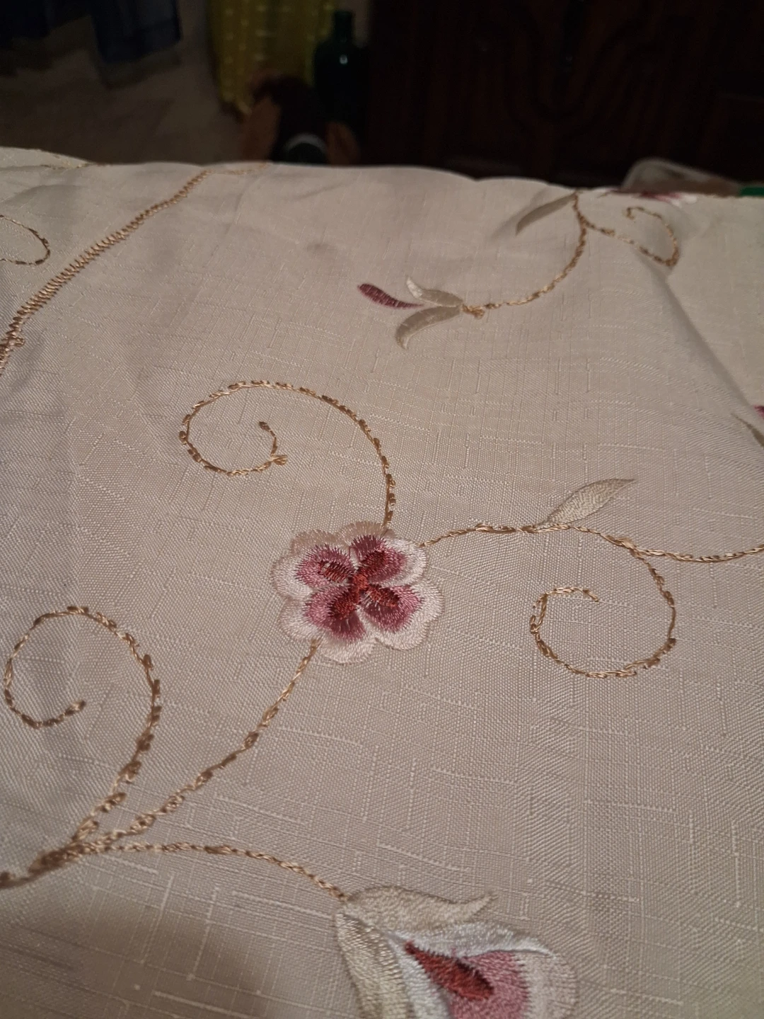Beige table cloth with flowers well made - photo 3