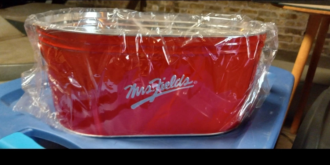 Mrs. Fields Red Oval Tin Basket - photo 5