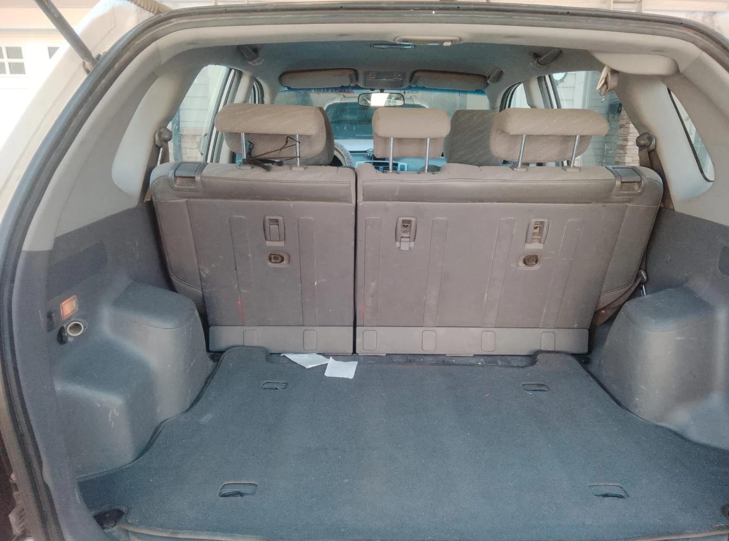 White Hyundai Tucson SUV - photo 3