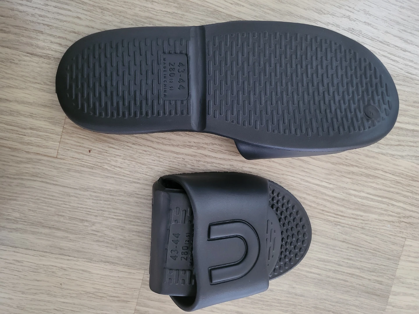 Black slides in size 43-44